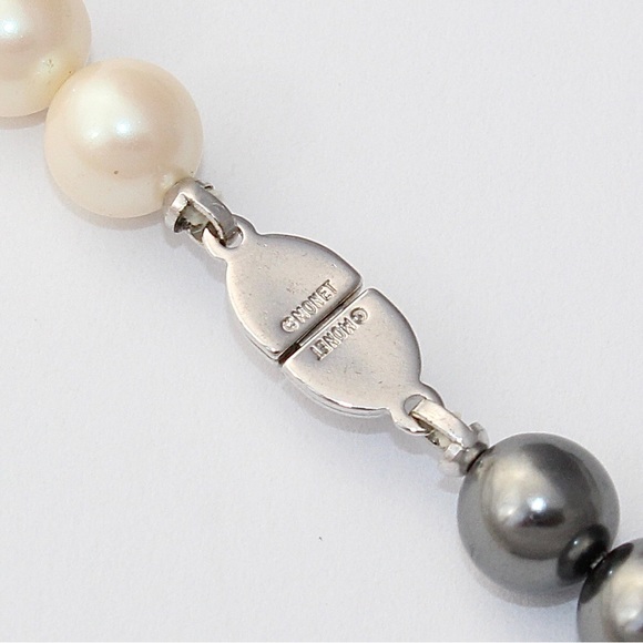 Vintage Monet Faux Pearl Beaded Necklace Half and Half Two Tone Bead - Picture 7 of 7